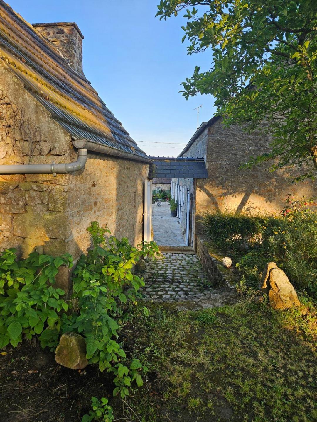 Saint-Pierre-Église Les 13 Lavoirs D'Antan - Chambre Globe-Trotteur מראה חיצוני תמונה